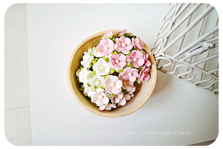30 Mixed Pink & White Flowers / Pack