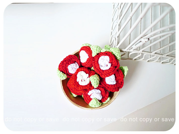 2 Flower crochet applique with leaves / pack 