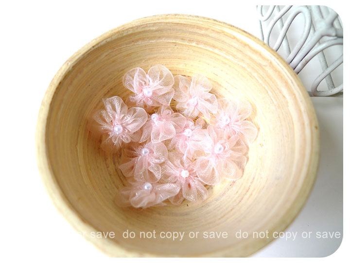 Organza light pink flower with pearl centered / pack 